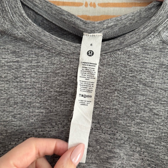 Lululemon Swiftly Tech Cropped Long Sleeve Shirt in Slate/White Size 6 - Picture 6 of 6